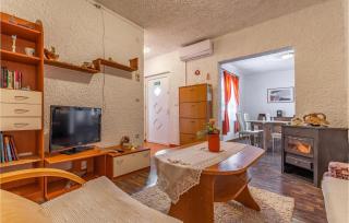 Awesome Apartment In Premantura - Premantura - 9