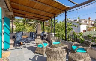 Awesome Home In Kornic With Kitchen - Kornić - 4