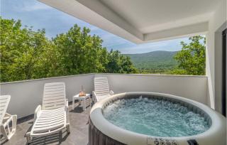 Awesome Home In Drivenik With Jacuzzi - Drivenik - 9