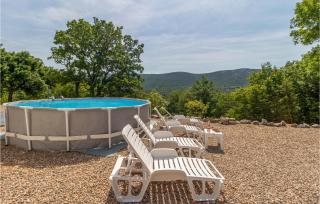 Awesome Home In Drivenik With Jacuzzi - Drivenik - 1