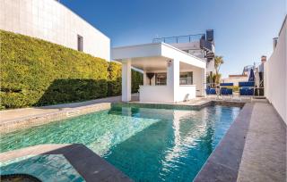 Awesome Home In Sant Pere Pescador - 0