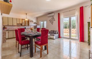 3 Bedroom Amazing Home In Liznjan - Šišan - 9