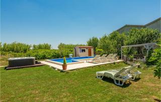 Awesome Home In Ljubac With Jacuzzi - Ljubač - 1