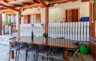 Stunning Apartment In Pula With Kitchen - Pula - 1