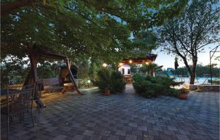 Three-Bedroom Holiday Home In Trbounje - Trbounje - 4