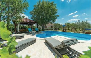 Three-Bedroom Holiday Home In Trbounje - Trbounje - 1