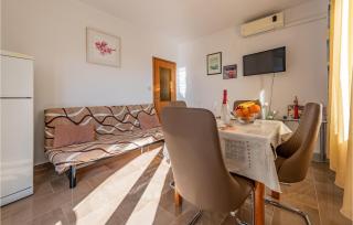 Beautiful Apartment In Pakostane - Pakoštane - 7