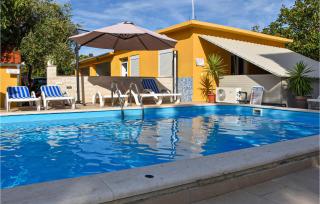 Beautiful Apartment In Pakostane - 1