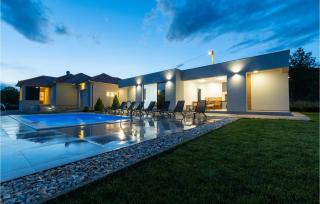 Gorgeous Home In Dicmo With Sauna - Vojkovići - 2