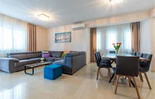 Gorgeous Home In Dicmo With Sauna - Vojkovići - 8