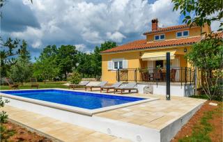 Cozy Home In Stokovci With Wifi - 0