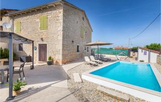 Two-Bedroom Holiday Home In Svetvincenat - Svetvinčenat - 0