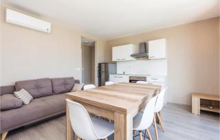 Gorgeous Apartment In Povljana - Povljana - 1