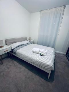 FEMALE ONLY - ENSUITE PRIVATE ROOM IN Hillingdon - 7