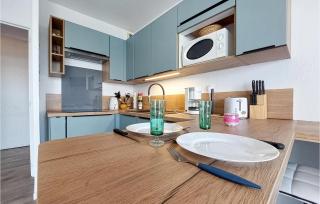 Awesome Apartment In Royan With Kitchen - Royan - 1