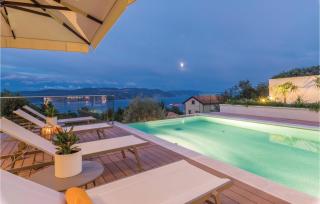 Cozy Apartment In Plomin With Jacuzzi - Plomin - 4