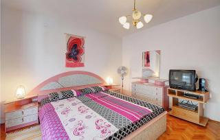 Nice Apartment In Pula With Kitchen - 1