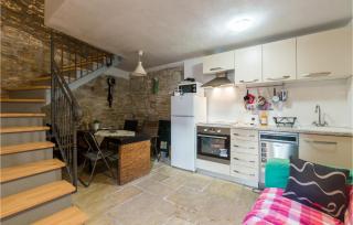 2 Bedroom Amazing Home In Bale - Bale - 9