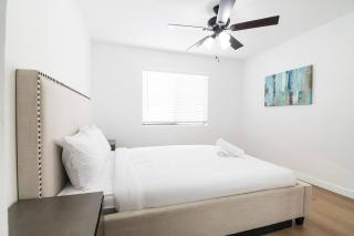 2BR Plus Bonus Room and Pool Access Near Universal Studios - Los Angeles - 2