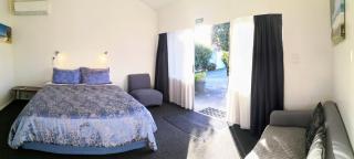 Cambrian Lodge Motel - 1