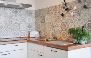 Stunning Home In Bruinisse With Kitchen - Bruinisse - 2