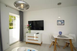 moderne Ferienwohnung mit eigener Terrasse - Haus Inselwind FeWo MEERstille - Groß Zicker - 4