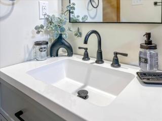 Rustic Modern Retreat in Poconos - 4