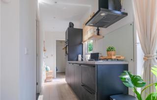 Cozy Home In Heinkenszand With Kitchen - heinkenszand - 6
