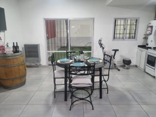 Moderna y hermosa Casa-Duplex con piscina y excelente ubicación - Guaymallen - 2