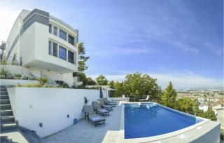 4 Bedroom Amazing Home In Podstrana - 2