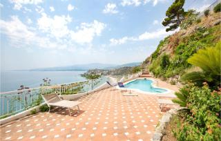 Amazing Home In Staletti With Wifi - 1