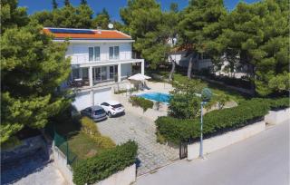 Five-Bedroom Holiday Home In Rogoznica - 2
