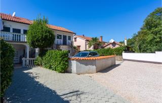 2 Bedroom Amazing Apartment In Malinska - Malinska - 2