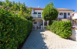 2 Bedroom Amazing Apartment In Malinska - Malinska - 0
