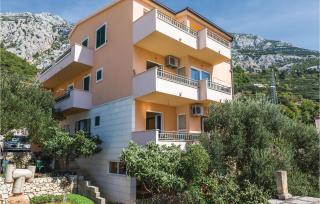 Three-Bedroom Apartment In Makarska - 6