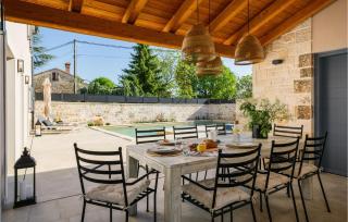 Beautiful Home In Tinjan - 5