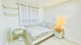Amazing Home Near Toronto Airport with 2 Parking - 2