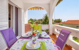 2 Bedroom Lovely Apartment In Potocnica - Potocnica - 9