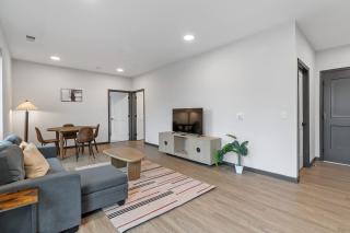CozySuites Mass with parking lounge & roof deck #31 - Indianápolis - 0