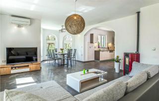 Amazing Home In Labin With Wifi - 9