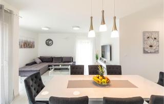 Stunning Home In Primorski Dolac - Primorski Dolac - 8