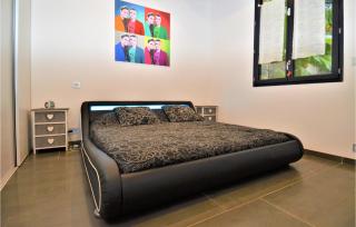 Stunning Home In Beaucaire With Wifi - Beaucaire - 1