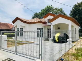 Lake House near Sepang Gold Coast - Sepang - 0