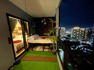 Condo near BGC and Megamall with free parking and Videoke - Manila - 0