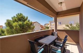 1 Bedroom Lovely Apartment In Mandre - 4