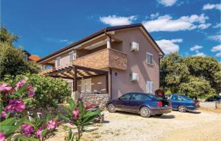 1 Bedroom Lovely Apartment In Mandre - Mandre - 9