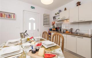 Amazing Apartment In Stara Novalja - Stara Novalja - 8