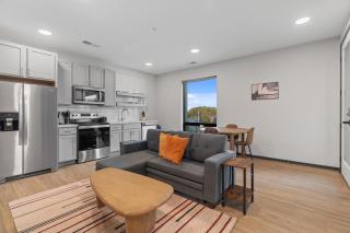 CozySuites Mass with parking lounge & roof deck #39 - Indianapolis - 5