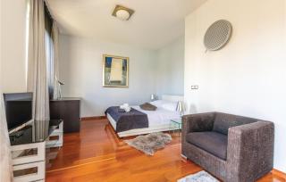 Stunning Home In Podstrana - 5