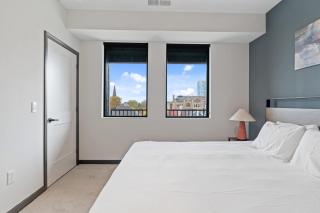 CozySuites Mass with parking lounge & roof deck #39 - Indianapolis - 3